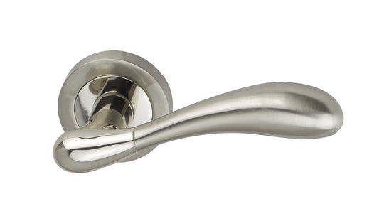 Mimi Lever on Round Rose